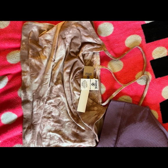 2 pink vs crop tops nwt - Picture 2 of 4